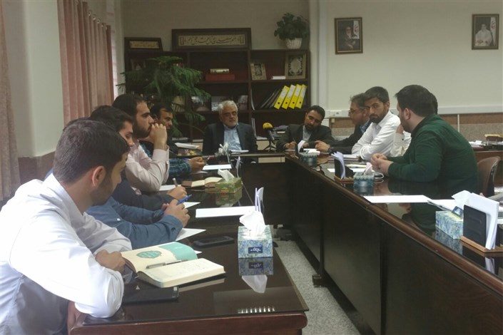 نشست صمیمانه دبیران تشکل‌های دانشجویی دانشگاه آزاد اسلامی با دکتر طهرانچی 