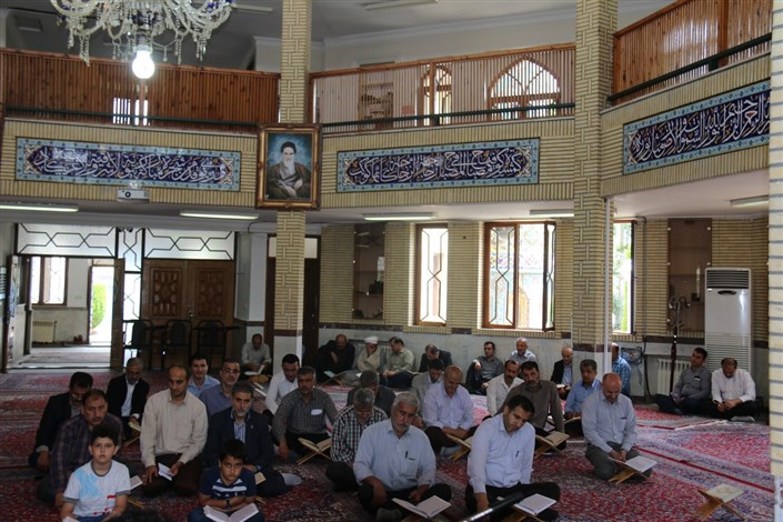 استشمام عطر خوش نوای قرآن در واحد دانشگاهی لاهیجان 