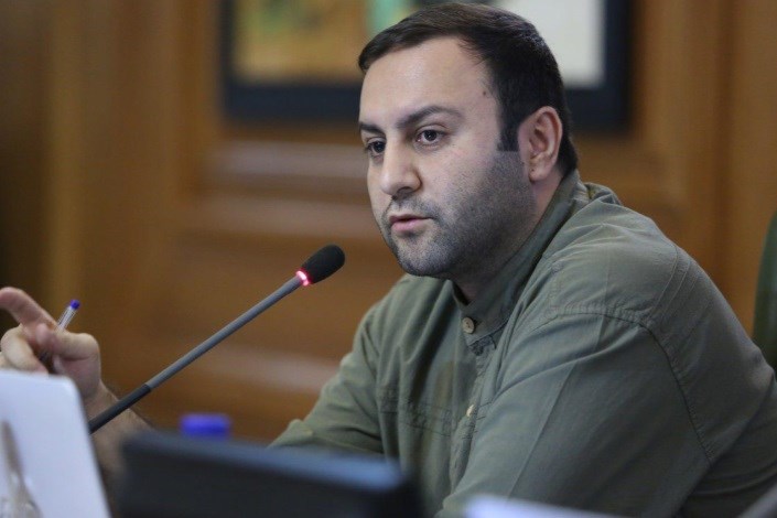 پیرهادی: هنوز برای ارزیابی کار شهردار جدید زود است