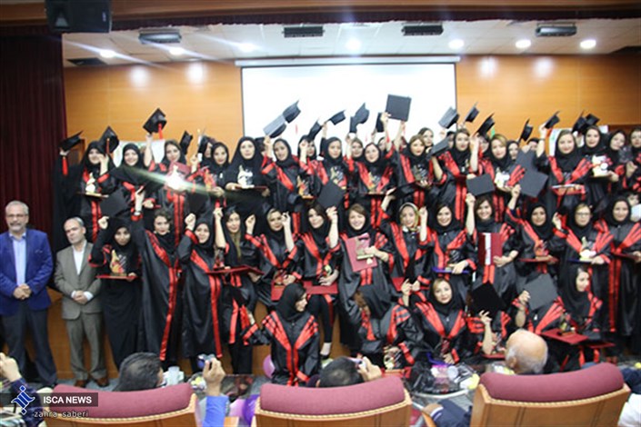 برگزاری جشن فارغ‌التحصیلی در دانشگاه علوم پزشکی آزاد اسلامی تهران