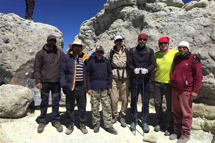 تیم کوهنوری بیمارستان بوعلی بر فراز بام ایران
