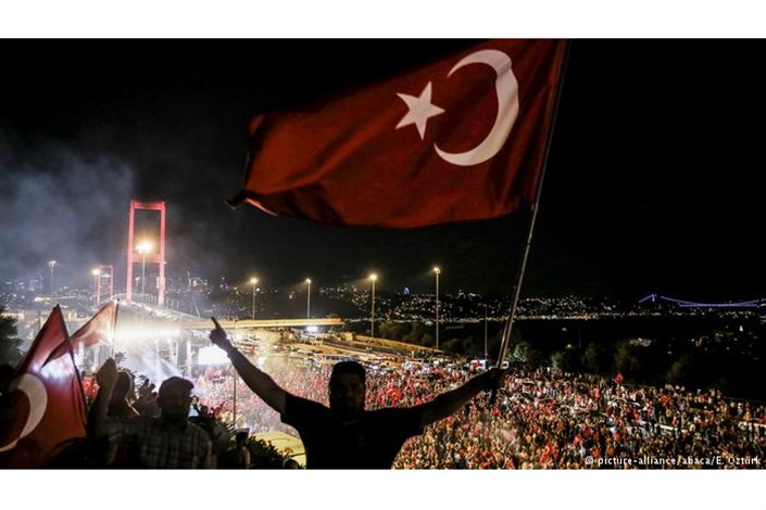 صدور فرمان اخراج بیش از ۱۸ هزار کارمند رسمی در ترکیه