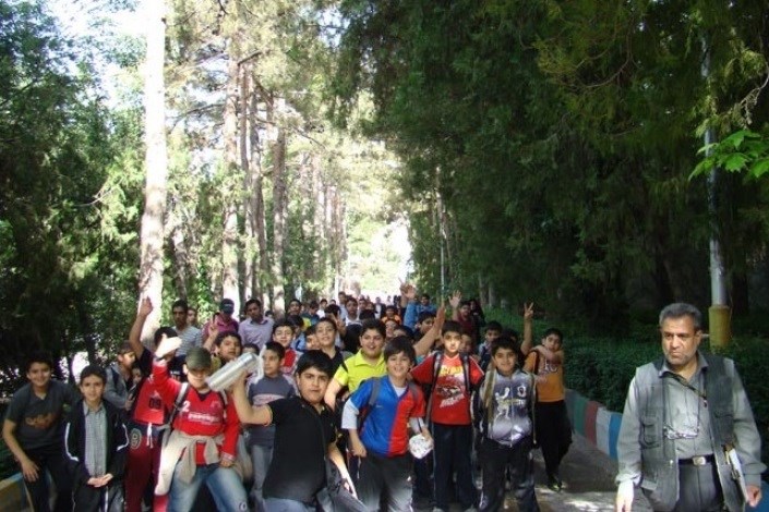 رهبر انقلاب: دل فرهنگیان و دانش آموزان به همین اردوگاه خوش است