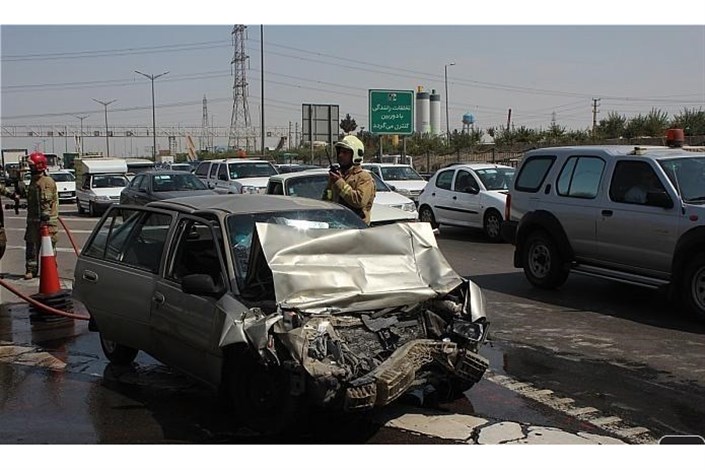 راننده در اتاقک متلاشی شده  دوو " سی ال او "گرفتار شد+عکس 
