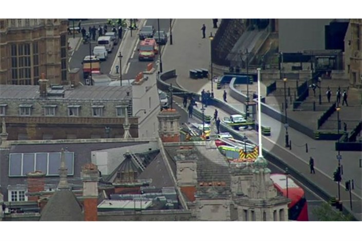 برخورد یک خودرو به دیوارهای حفاظتی پارلمان انگلیس