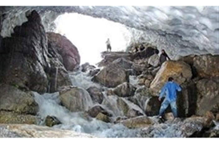  ریزش غار یخی کوهرنگ/ ۱۰ نفر زیر آوار یخ گرفتار شدند