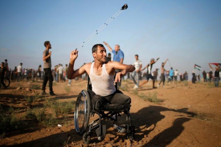 ایستادگی معلول فلسطینی تا پیروزی