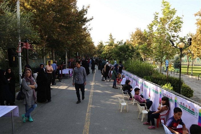  2 هرارکودک  طولانی ترین نقاشی تهران  را درپارک  رازی می کشند