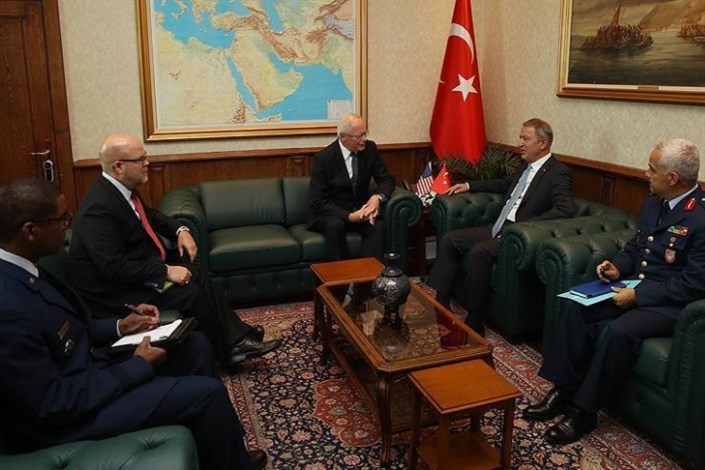 دیدار نماینده ویژه آمریکا در امور سوریه با وزیر دفاع ترکیه