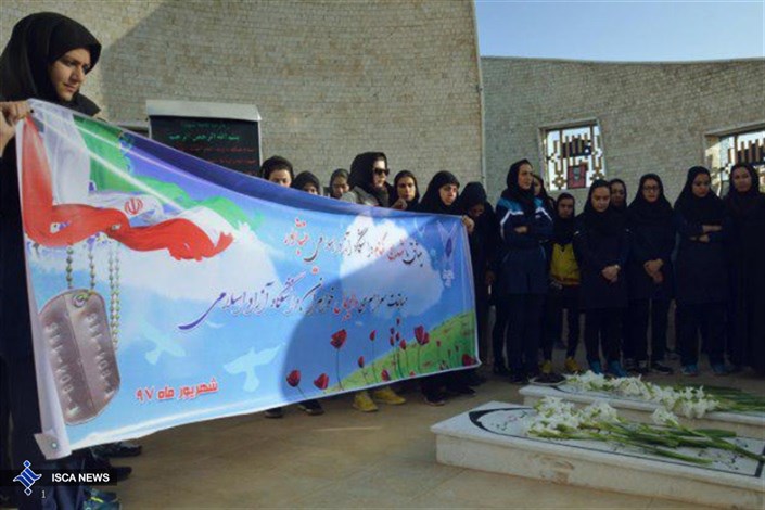 تجدید میثاق دختران والیبالیست دانشگاه آزاد با آرمان‌های امام خمینی و شهدای گمنام