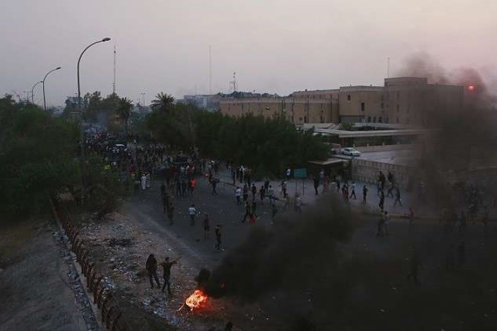 معترضان عراقی بندر ام القصر را مسدود کردند