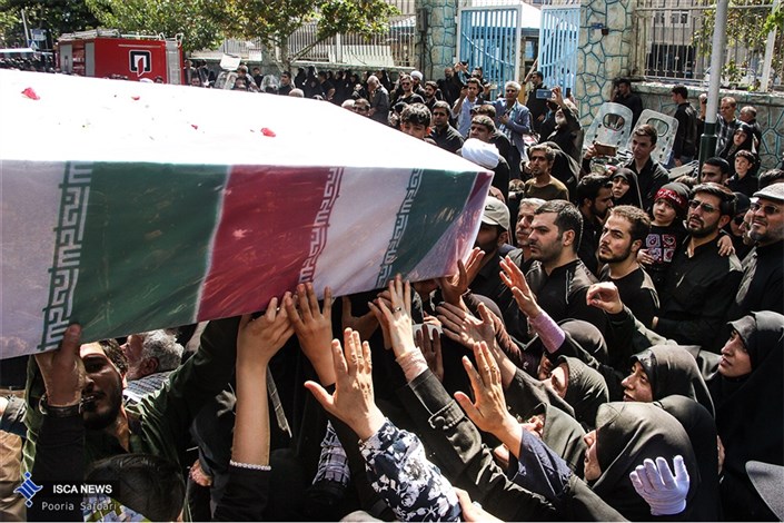 پیکر شهید گمنام دفاع مقدس در وزارت دفاع تشییع شد
