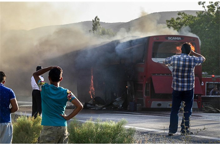  19 مسافر در تصادف و آتش گرفتن  اتوبوس تهران - کرمان سوختند/ مجروح شدن  5 نفر 