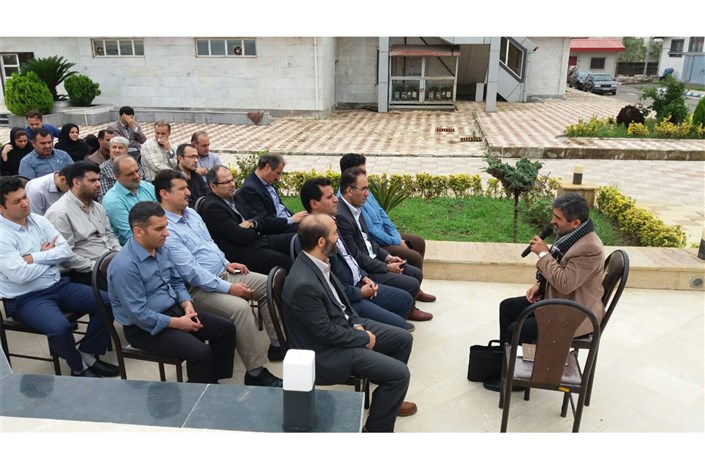 جلسه خاطره گویی دفاع مقدس در دانشگاه آزاد اسلامی واحد بندر انزلی برگزار شد