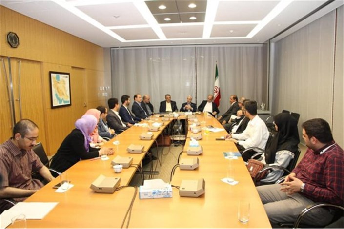 وزیر علوم  با تعدادی از دانشجویان ایرانی در توکیو دیدار کرد