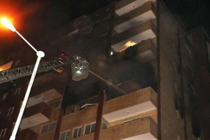  آتش سوزی در ساختمان 4 طبقه در میدان انقلاب 