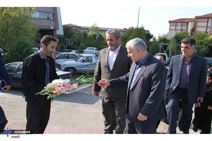 ادای احترام اساتید و قهرمانان ورزشی واحد ساری، به مقام شامخ دوشهید گمنام