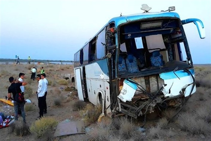 تصادف  اتوبوس زائرین اربعین  با تریلی در خرم‌آباد/22 مسافر مصدوم شدند+ اسامی 