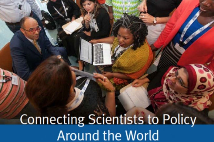  ایجاد ارتباط بین دانشمندان جهان با سیاست