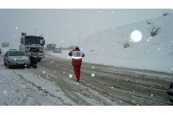 7 استان کشور درگیر برف و کولاک  هستند/ رهاسازی 104 خودرو درگیر در برف