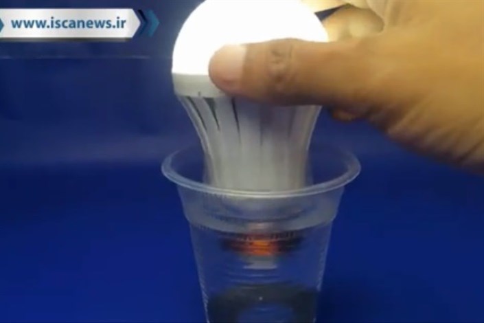 آموزش تولید برق و روشن کردن لامپ با آب نمک