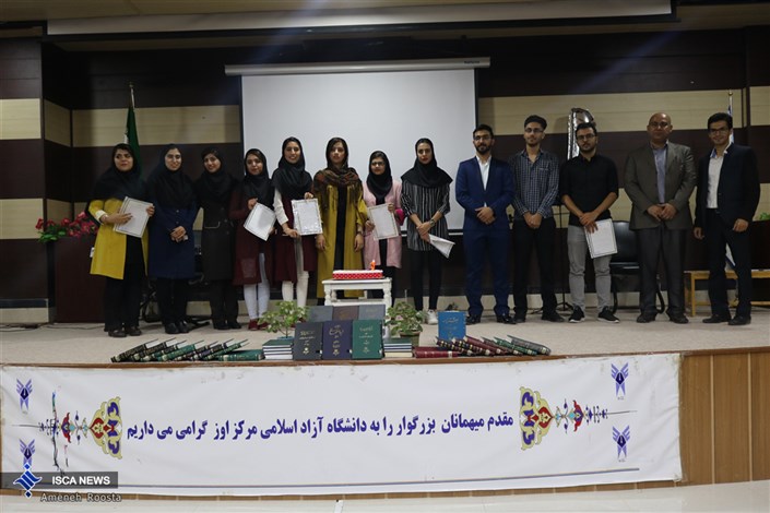 باشگاه کتابخوانی دانشگاه آزاد اسلامی اوز یک سالگی خود را جشن گرفت