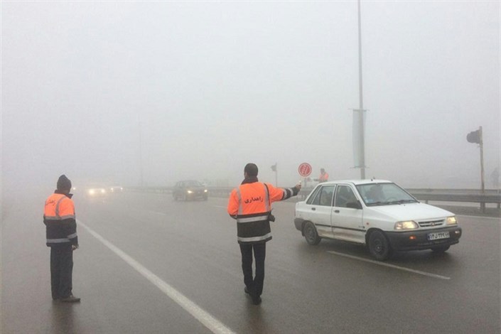 ادامه بارش و مه گرفتگی در جاده های 12  استان/ ترافیک سنگین در آزادراه کرج_تهران