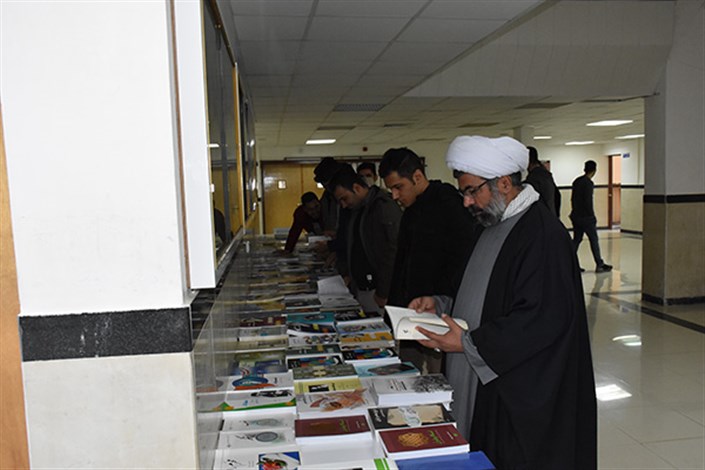 برپایی نمایشگاه کتاب در دانشگاه آزاد اسلامی بوکان