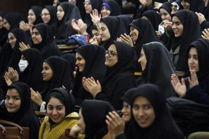 انتقاد دبیر خواهران اتحادیه جامعه اسلامی از کم‌رنگ بودن نقش بانوان در تشکل‌ها