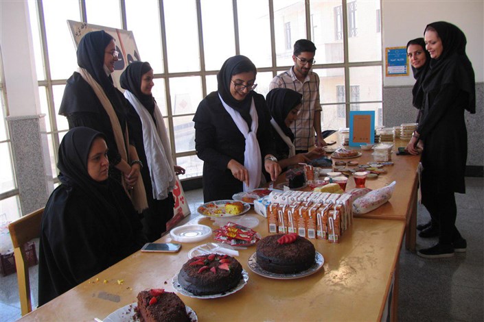 بازارچه خیریه غذایی در دانشکده پزشکی واحد شاهرود برگزار شد