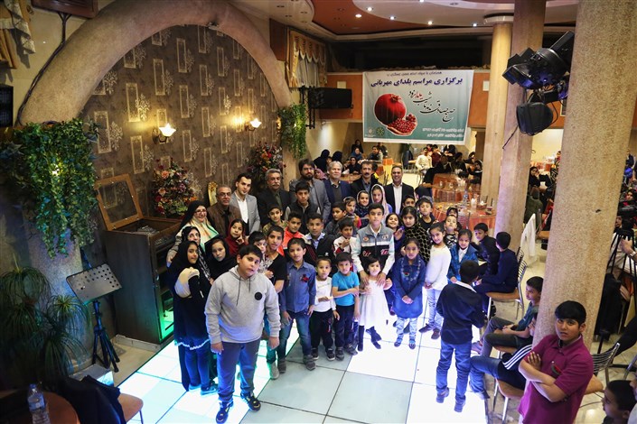 جشن شب یلدا برای کودکان کار و خیابان محله های مرکز تهران برگزار شد