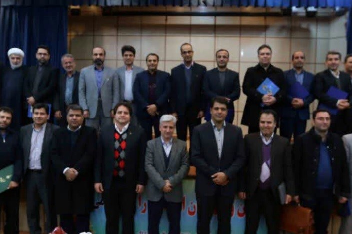 مراسم تجلیل از پژوهشگران برتر دانشگاه های آزاد استان مرکزی برگزار شد