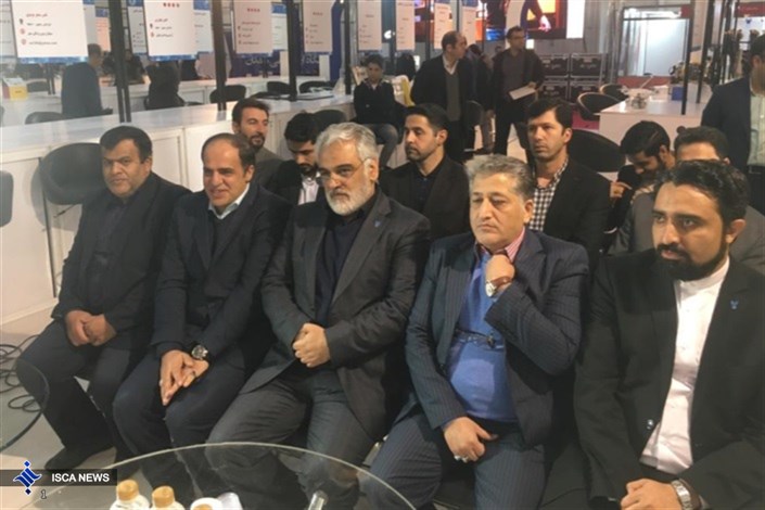 بازدید طهرانچی از نمایشگاه دستاوردهای پژوهشی و فناوری دانشگاه آزاد اسلامی