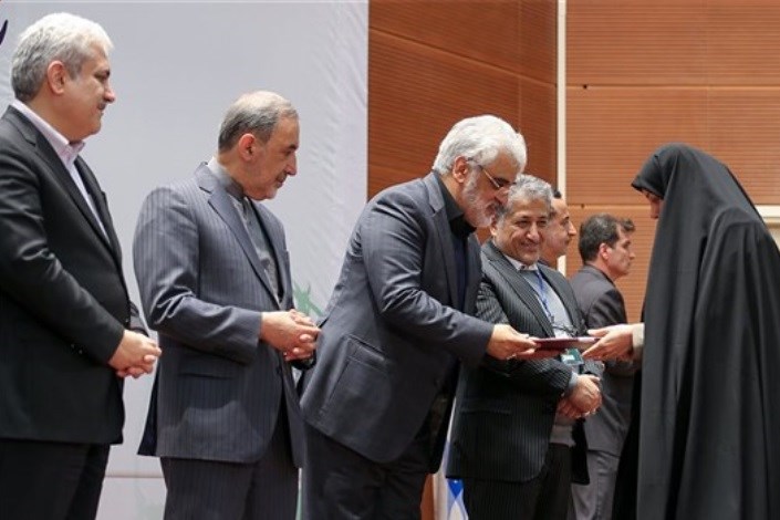 برگزیدگان جشنواره فرهیختگان دانشگاه آزاد اسلامی تقدیر شدند