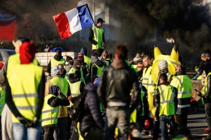 تداوم حضور جلیقه زردها در خیابان های فرانسه