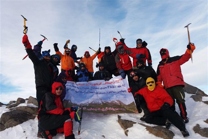 صعود کوهنوردان منتخب ارتش جمهوری اسلامی ایران به قله 3580 متری یخچال استان همدان