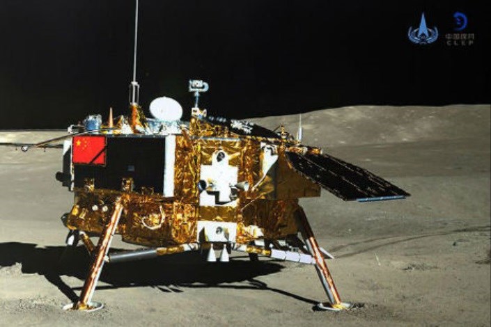رباتهای چینی در ماه از هم عکس می‌گیرند