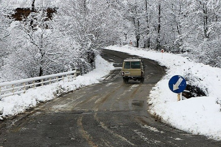 یخ زدگی در جاده های گلستان و اردبیل/ رانندگان از زنجیر چرخ استفاده کنند