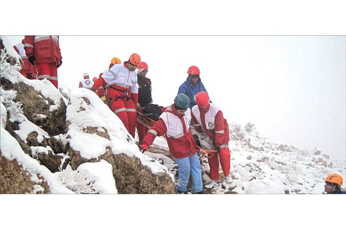 نجات ۳۸ کوهنورد در کوه‌های لرستان/آسیب دیدگی۱۶ نفر