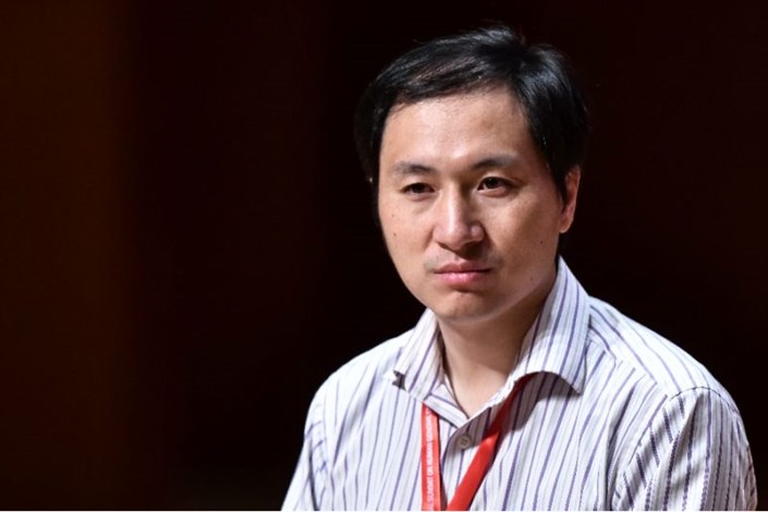دانشمند ژنتیک چینی از دانشگاهش اخراج شد