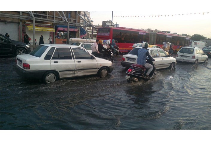 ترافیک در روزهای بارانی طبیعی است/ شهروندان مدیریت کنند!