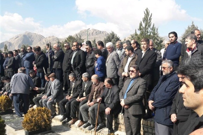  مسئولان دانشگاه آزاد اسلامی استان البرز با دو تن از همکاران خود وداع کردند