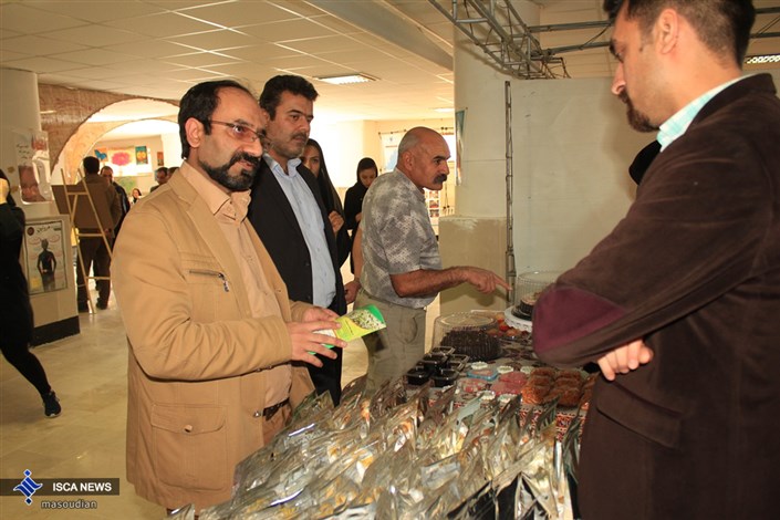 نمایشگاه سلامت و نشاط اجتماعی در دانشگاه آزاد اسلامی واحد شاهرود برگزار شد