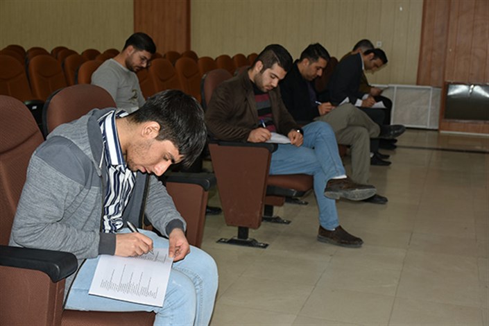 برگزاری مسابقه کتابخوانی در دانشگاه آزاد اسلامی واحد بوکان