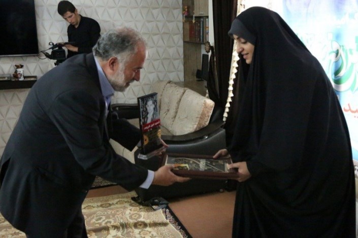 دیدار رئیس دانشگاه آزاد اسلامی واحد یادگار، با خانواده شهید مدافع حرم 