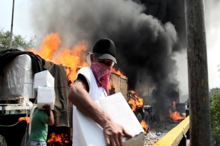 سوزاندن کمک های بشردوستانه توسط مخالفان دولت ونزوئلا