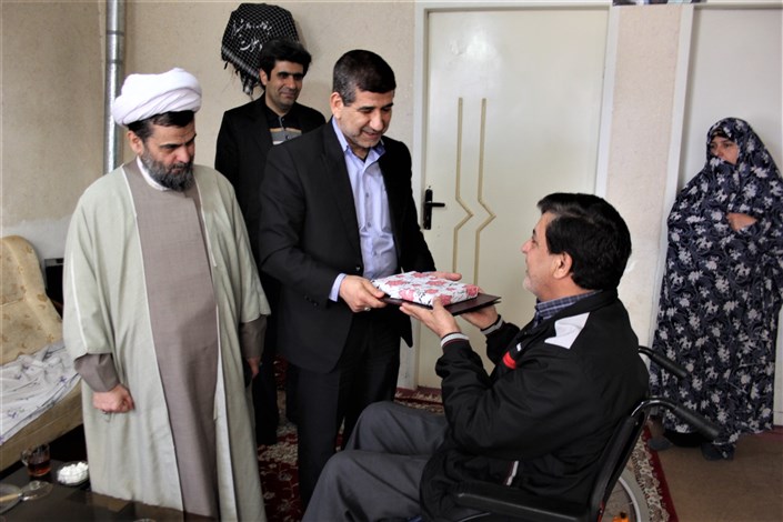 مسئولین دانشگاه آزاد اسلامی واحد کرج با خانواده شهدا و جانبازان دیدار کردند