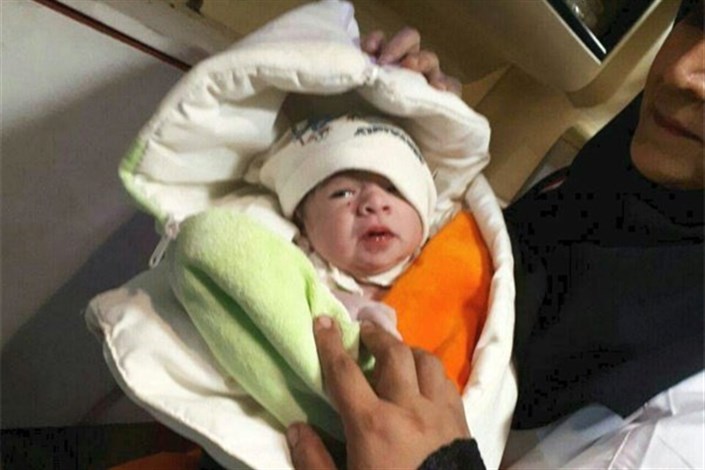  نوزاد ۷ روزه رها شده در پارک  لاله به کلانتری منتقل شد