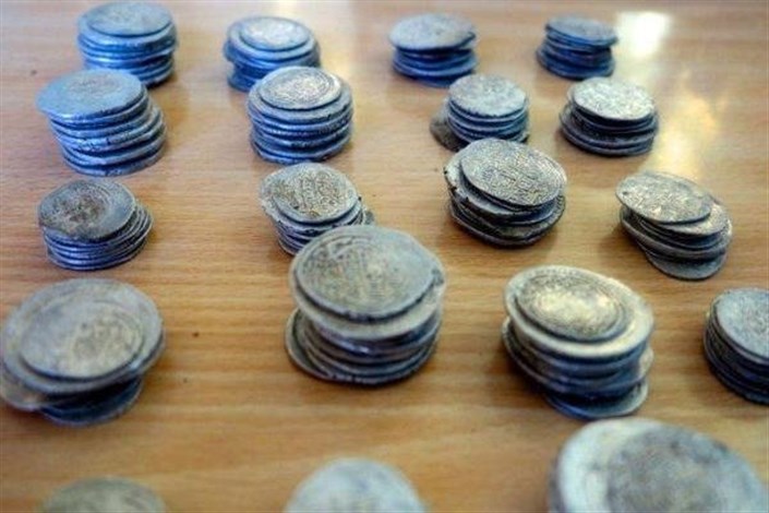 کشف ۱۳۰۰ عدد سکه عتیقه در مترو