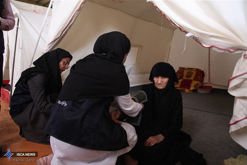 بررسی کمک‌های پزشکی واحدهای دانشگاه آزاد اسلامی برای کمک به سیل زدگان